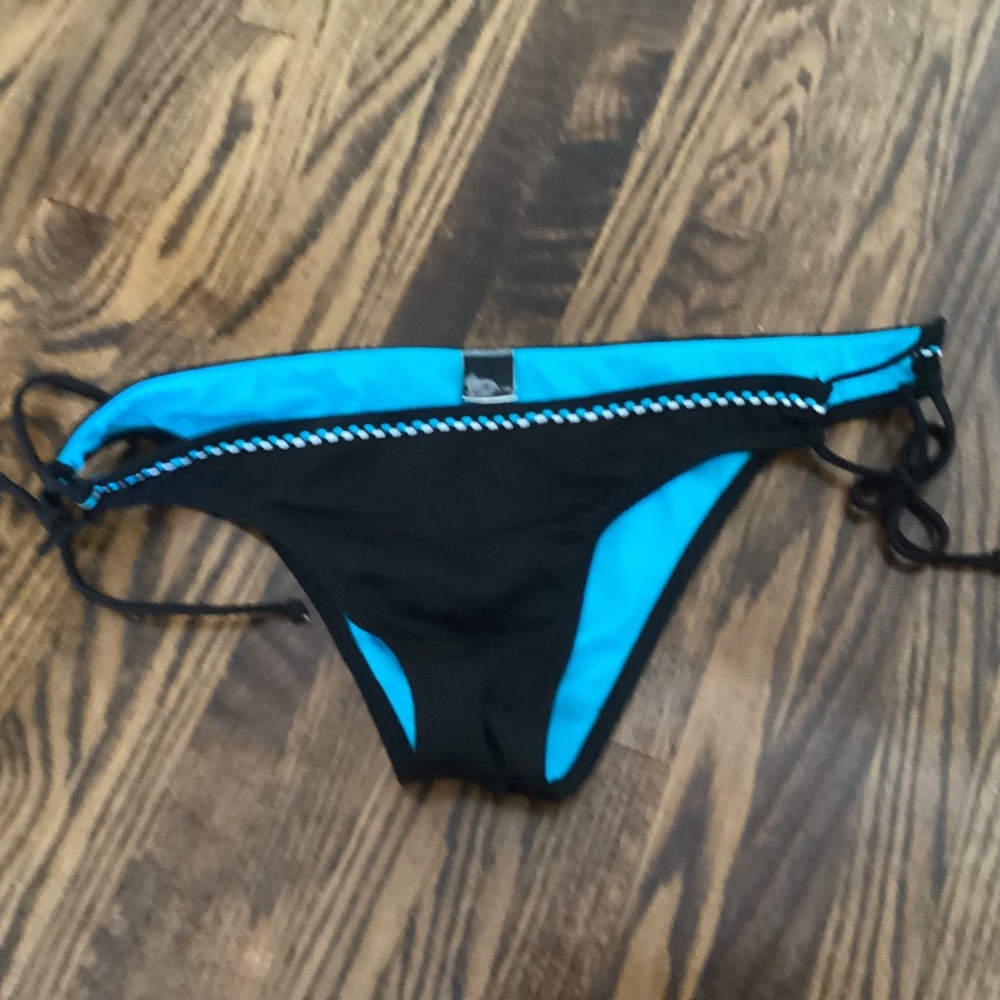 Billabong bikini bottom - size large, adjustable